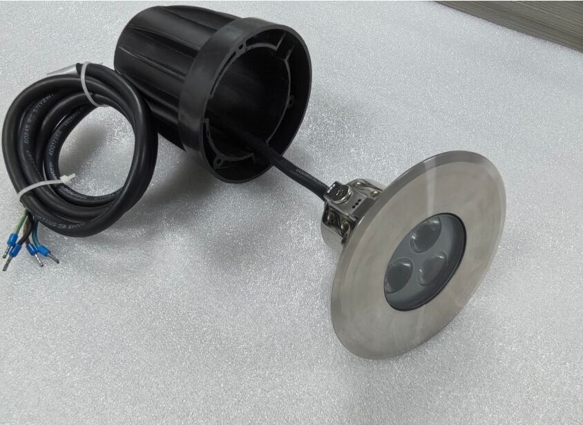 100lmw LED পুল স্পটলাইট 98mmx88mm বাণিজ্যিক এবং আবাসিক পুল জন্য টেকসই জলরোধী বহিরঙ্গন আলো সমাধান